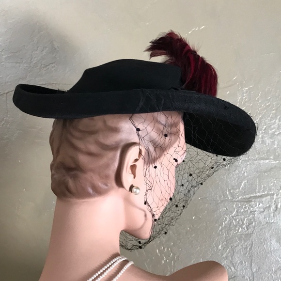 STUNNING 1940s\' BLACK FELT  WIDE BRIM HAT WITH RED FEATHER SPRAY. &  DOTTED VEIL